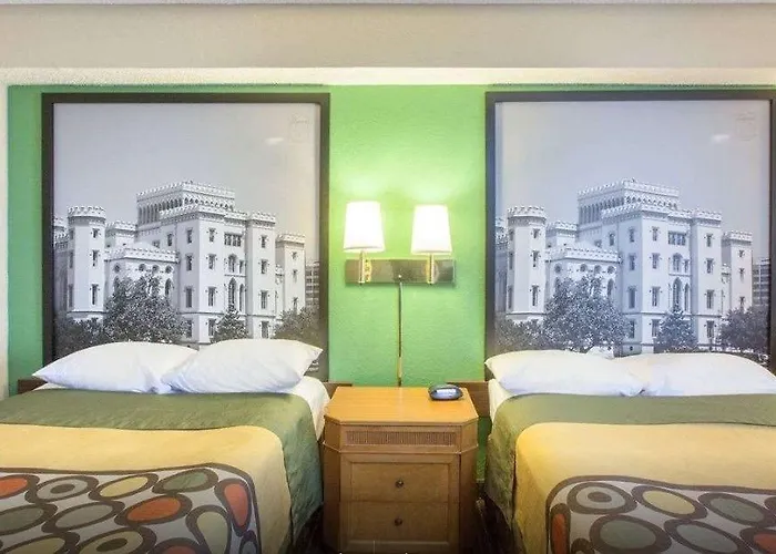 Super 8 By Wyndham La 2*