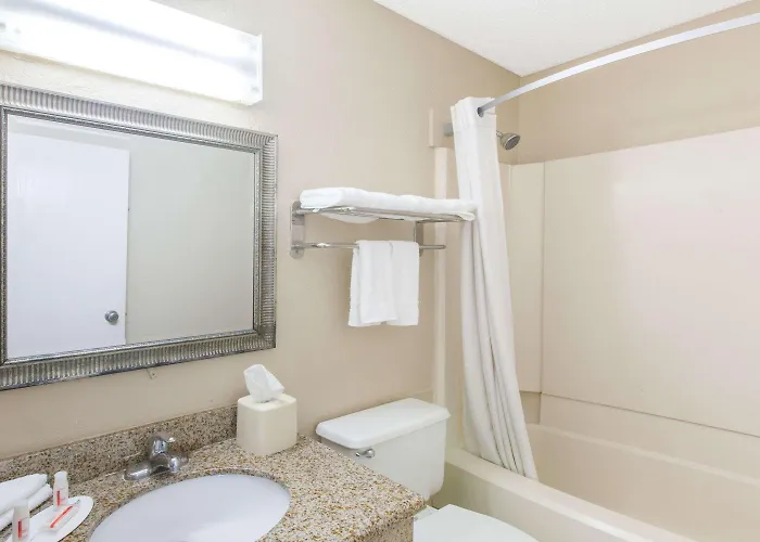Super 8 By Wyndham La 2*