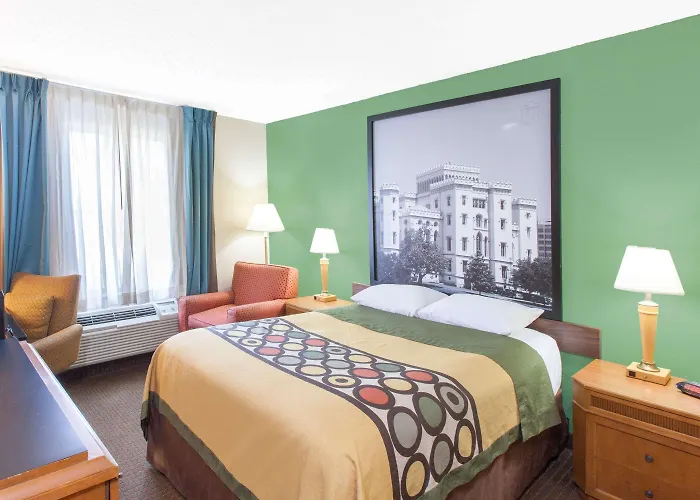 Super 8 By Wyndham La Hotel 2*