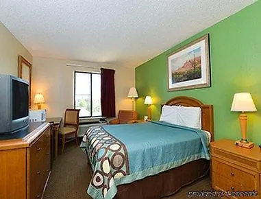Hotel Super 8 By Wyndham La