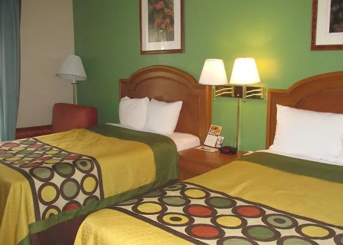 Super 8 By Wyndham La 2*