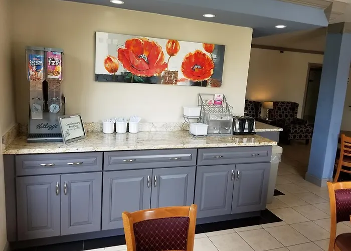 Super 8 By Wyndham La Hotel