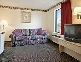 Super 8 By Wyndham La Lafayette