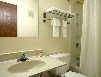 Super 8 By Wyndham La Hotel 2*