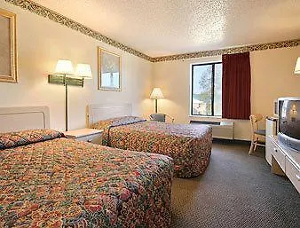 Hotel Super 8 By Wyndham La 2*
